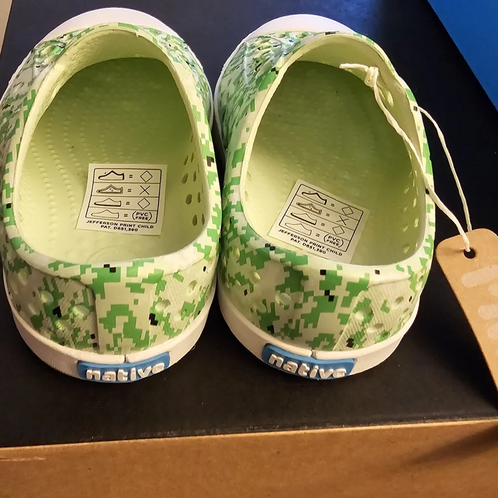 Native Jefferson Water Shoes Green White Green Digi Unisex Kid's Size 4 NEW